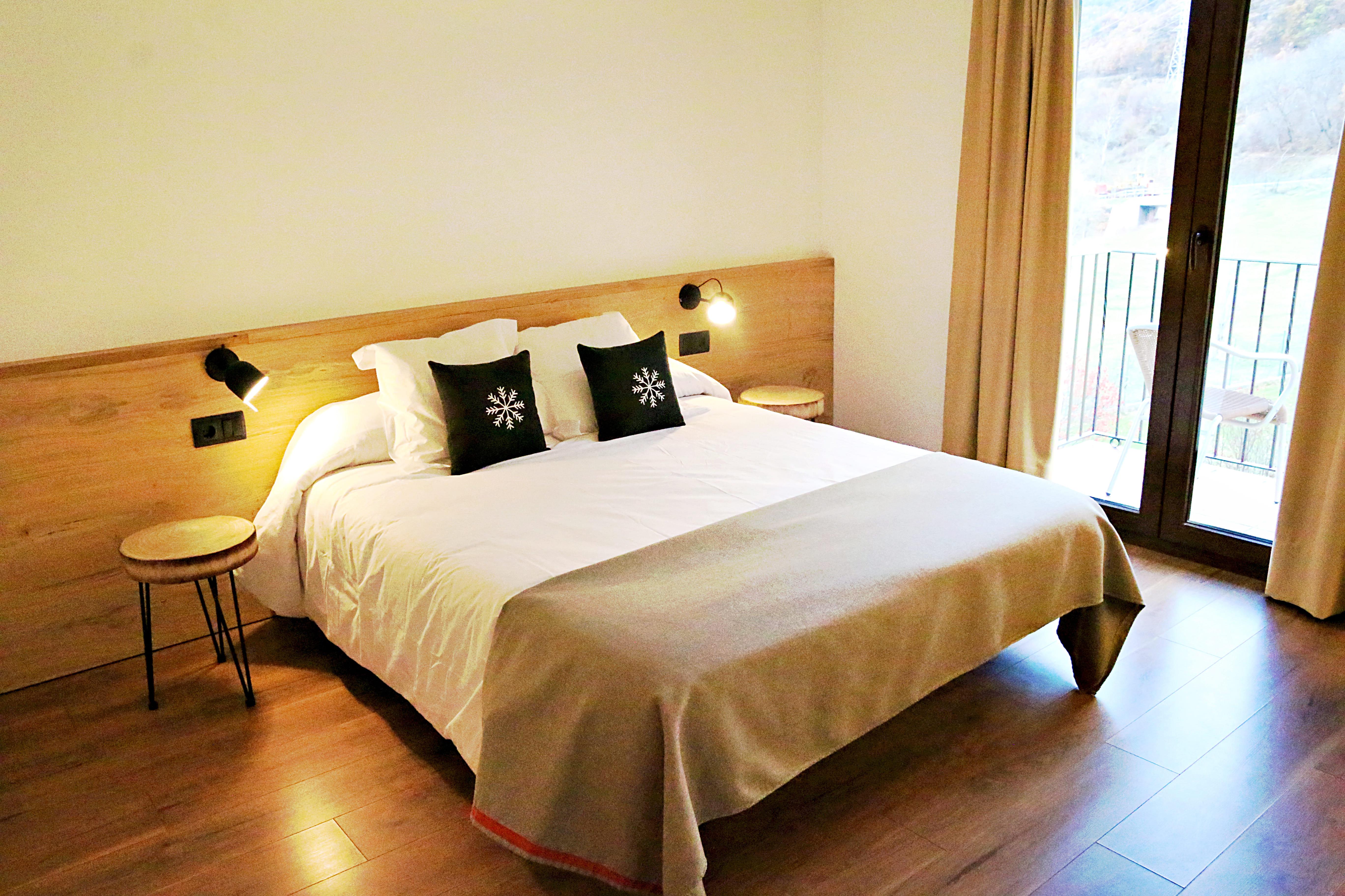 Hotel Lo Paller Valencia D'Aneu Ngoại thất bức ảnh