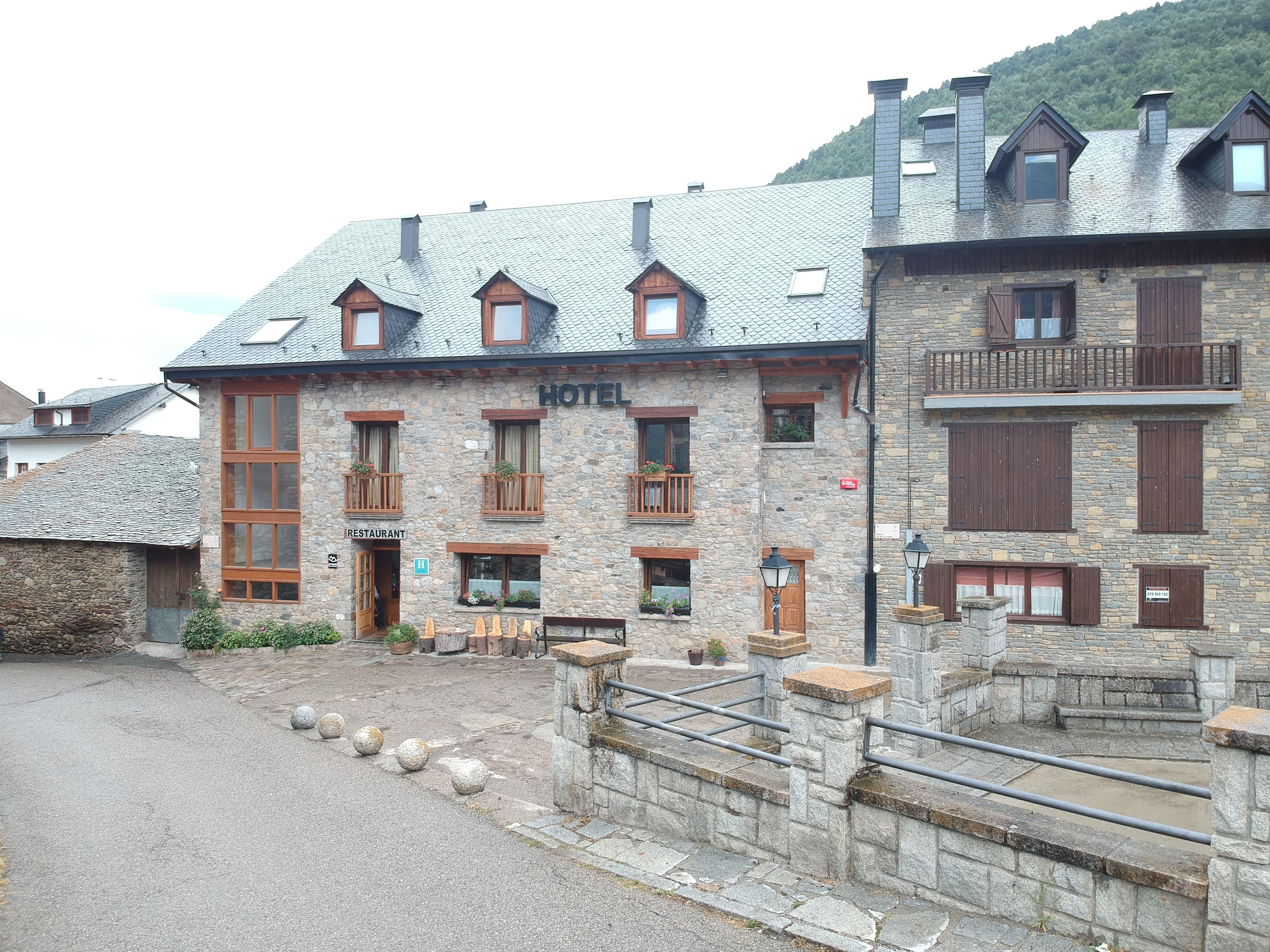Hotel Lo Paller Valencia D'Aneu Ngoại thất bức ảnh